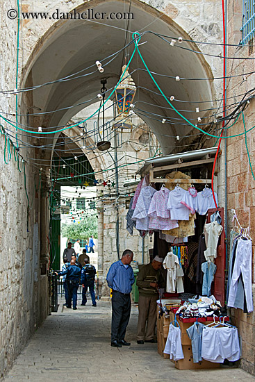 hanging-clothes-n-archway-2.jpg