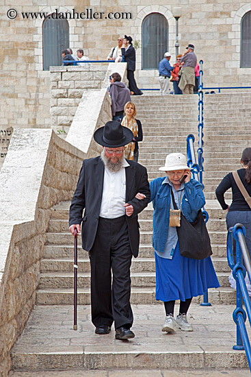 man-n-woman-on-cell-phone.jpg