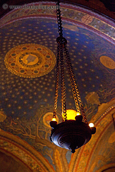 cathedral-ceiling-n-lamp.jpg