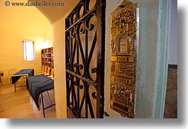 images/MiddleEast/Israel/Jerusalem/ReligiousSites/Misc/king-david-tomb-mezuzah-1.jpg