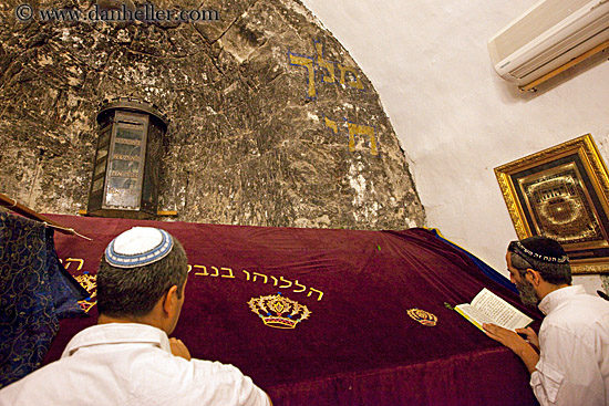 king-david-tomb-n-man-praying-1.jpg