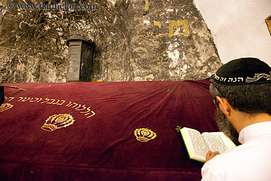 king-david-tomb-n-man-praying-3.jpg