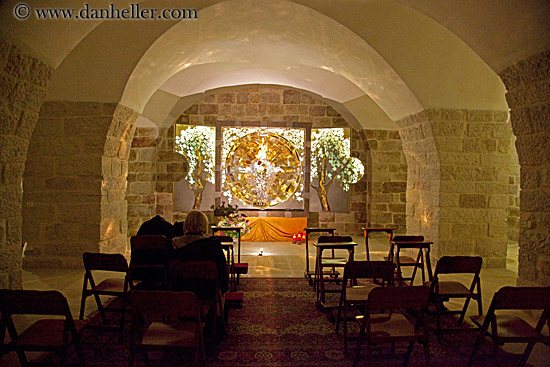 woman-praying-at-fifth-station.jpg