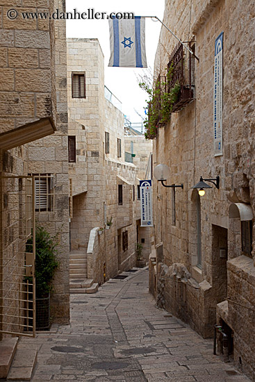 narrow-alley-1.jpg