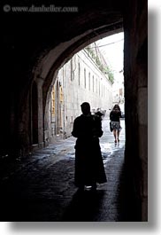 images/MiddleEast/Israel/Jerusalem/Streets/people-walking-n-tunnel-5.jpg