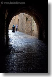 images/MiddleEast/Israel/Jerusalem/Streets/people-walking-n-tunnel-7.jpg
