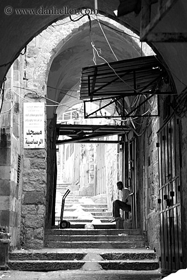 stairs-n-tunnel-2-bw.jpg