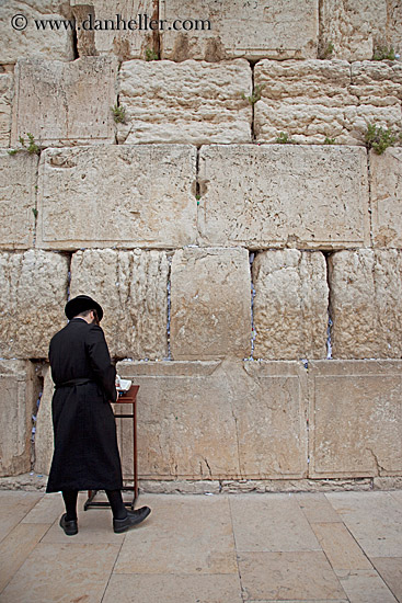 man-praying-at-wall-2.jpg