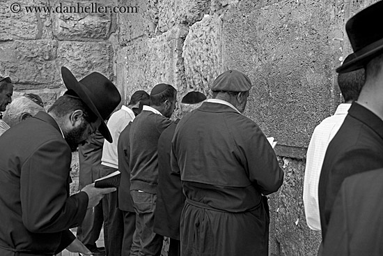 men-praying-at-western-wall-2.jpg