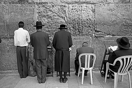 men-praying-at-western-wall-3-bw.jpg