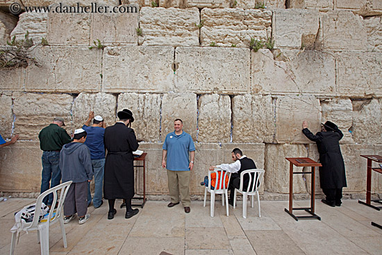men-praying-at-western-wall-4.jpg