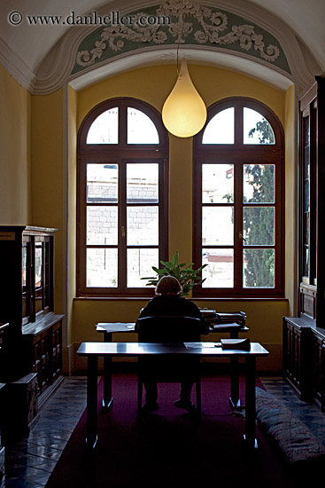 windows-lamp-n-desks-1.jpg