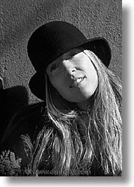 images/Models/Jill/jill-hat-02-bw.jpg