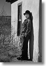 images/Models/Jill/jill-hat-03-bw.jpg