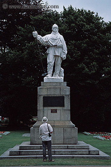 robert-falcon-scott-statue-1.jpg