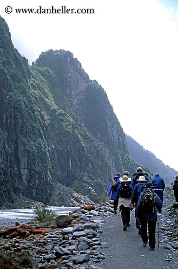 fox-glacier-gorge-hikers-3.jpg