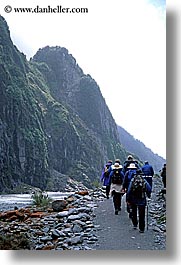 images/NewZealand/FoxGlacier/fox-glacier-gorge-hikers-3.jpg