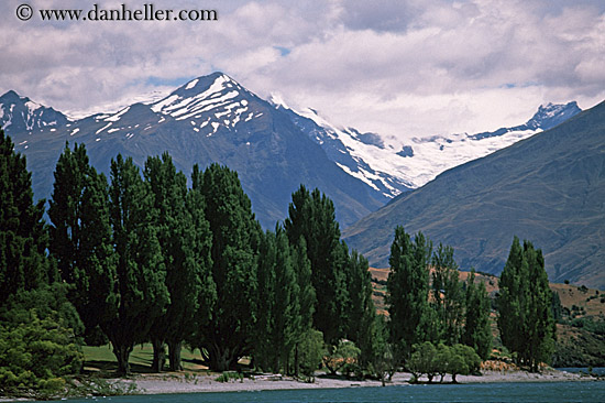 lake-wanaka-n-mtns-2.jpg