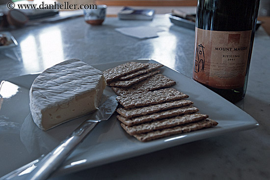 cheese-crackers-n-wine.jpg