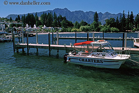 queenstown-harbor-boats-02.jpg