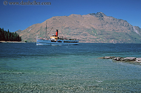 queenstown-harbor-boats-11.jpg