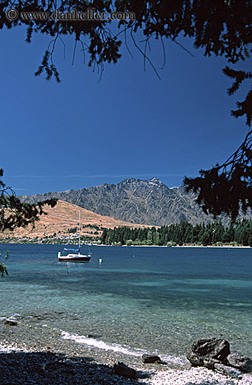 queenstown-harbor-boats-12.jpg