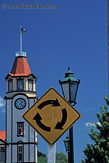 rotorua-rotunda-sign.jpg