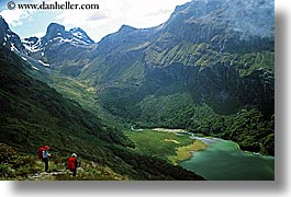 images/NewZealand/Routeburn/hiker-n-lake-scenic-4.jpg