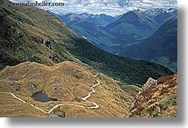 images/NewZealand/Routeburn/hikers-n-scenic-09.jpg