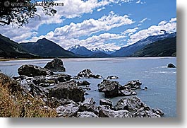 images/NewZealand/Routeburn/rocks-n-lake.jpg
