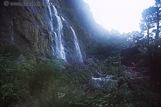 waterfall-hiking-09.jpg