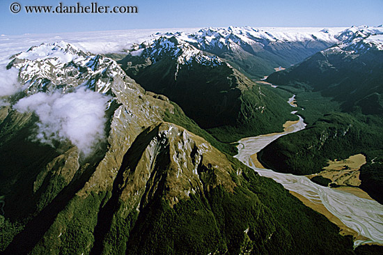 mountains-n-valley-04.jpg