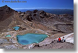 images/NewZealand/TongariroCrossing/emerald-lakes-01.jpg