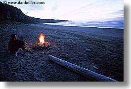 images/NewZealand/WanganuiCoastalTrack/beachfire-03.jpg