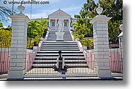 images/Tropics/Bahamas/Nassau/Houses/canon-steps-statue.jpg