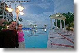 images/Tropics/Bahamas/Nassau/Sandals/DanJill/dan-jill-nite-pool-3.jpg