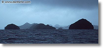 images/Tropics/Palau/Scenics/rough-seas.jpg