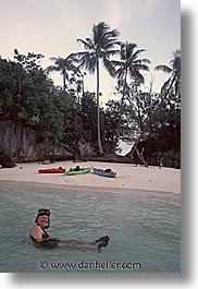 images/Tropics/Palau/WT-Ppl/roxanne-01.jpg
