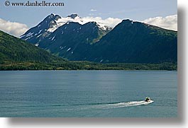 images/UnitedStates/Alaska/Boats/boat-n-mtns-9.jpg
