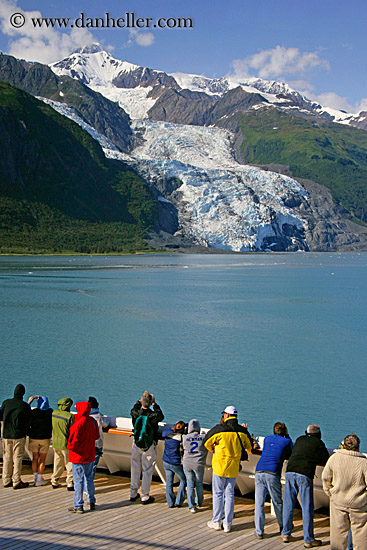 crowds-on-deck-06.jpg