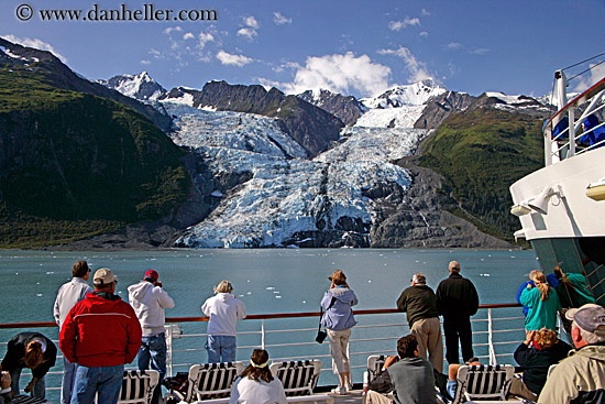 crowds-on-deck-07.jpg