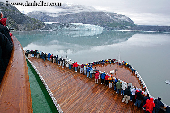 crowds-on-deck-08.jpg