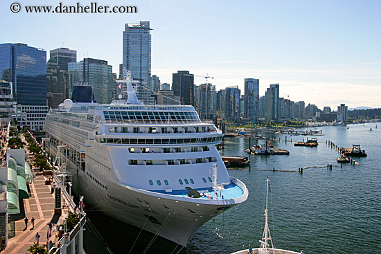 cruise-ship-in-port-3.jpg