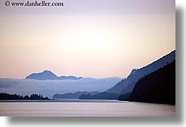 images/UnitedStates/Alaska/Fog/mountain-fog-n-water-11.jpg