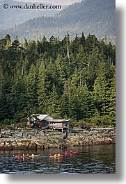 images/UnitedStates/Alaska/Ketchikan/kayakers-n-house-2.jpg