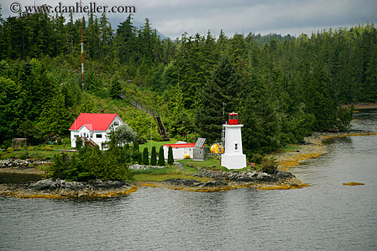 red-roof-lthouse-1.jpg