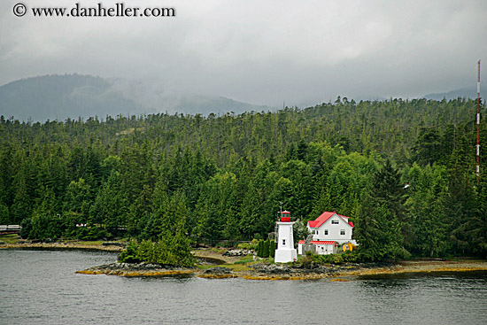 red-roof-lthouse-4.jpg