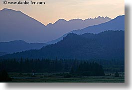 images/UnitedStates/Alaska/Mountains/layered-mountains-2.jpg