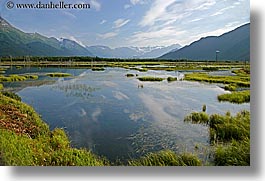 images/UnitedStates/Alaska/Rivers/river-n-mountains-02.jpg