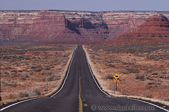 monument-valley-road-0001.jpg